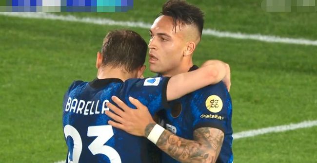 女人扒开双腿让男人捅